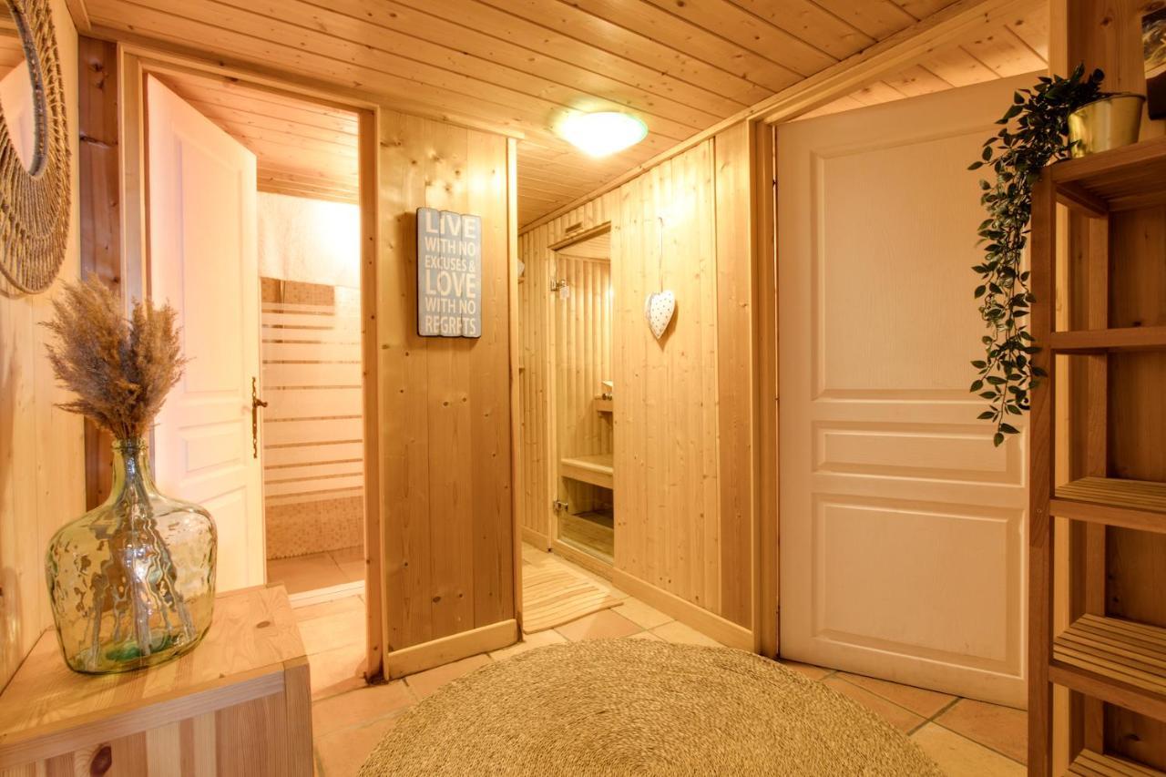 Chamonix Large Chalet, Sleeps 12, 200M2, 5 Bedroom, 4 Bathroom, Garden, Jacuzzi, Sauna Exterior foto